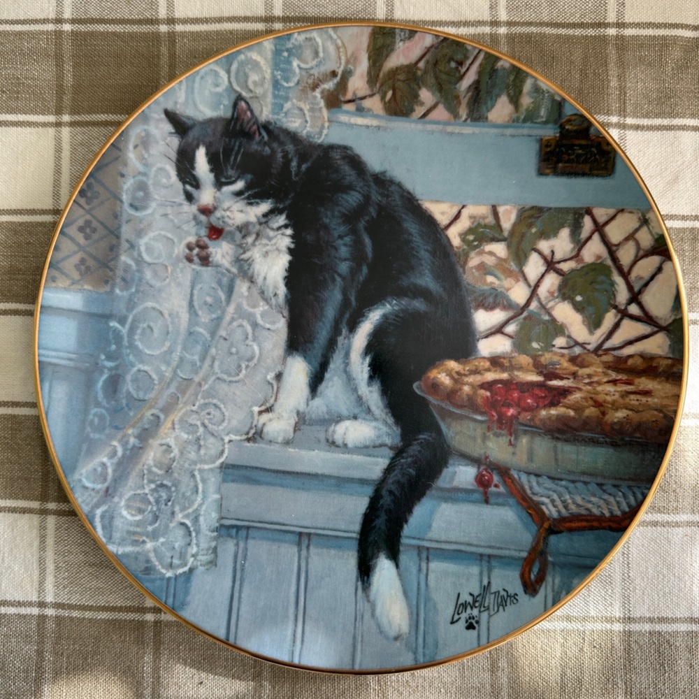 Vintage Decorative Collector’s Plate “Company’s Coming” By Lowell Davis